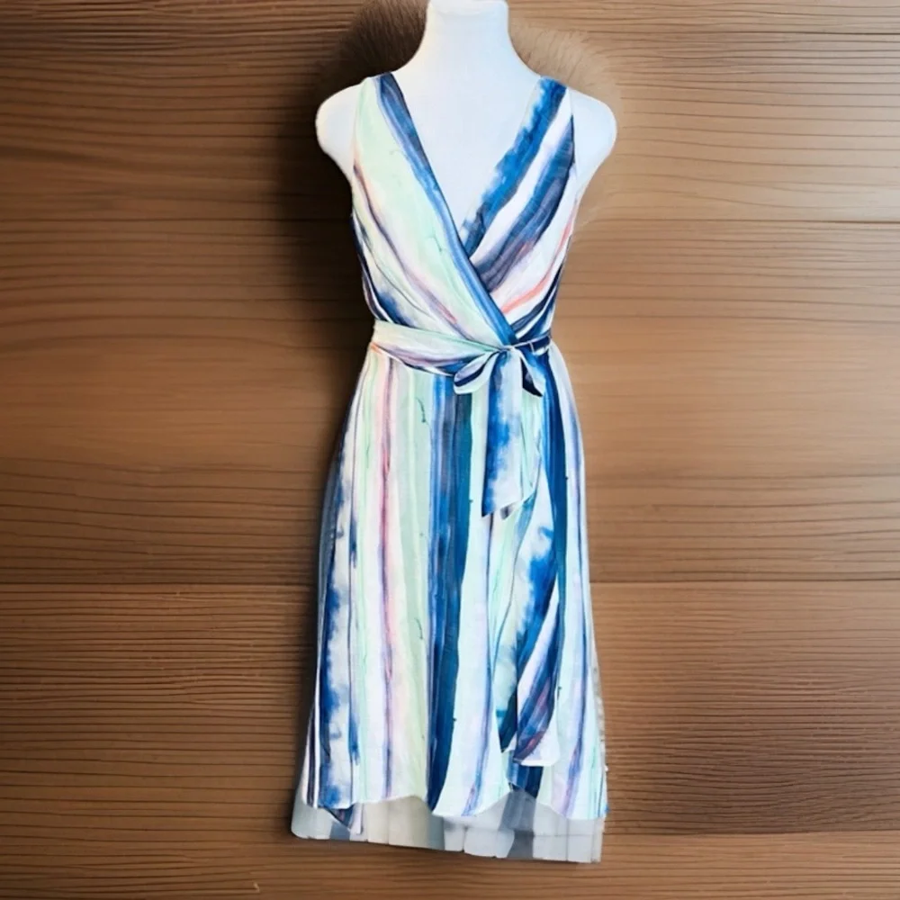 Beautiful multicolored DKNY size 4 summer asymmetrical dress